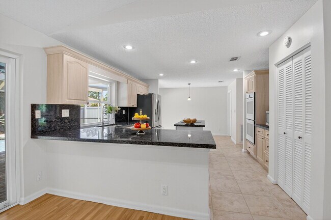 Building Photo - 17414 Spring Tree Ln