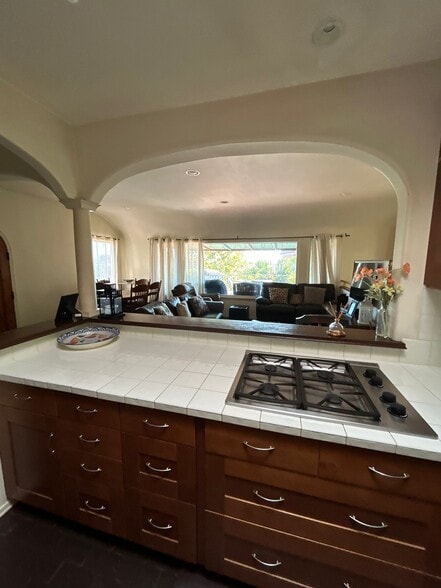 Building Photo - 212 3rd Ave