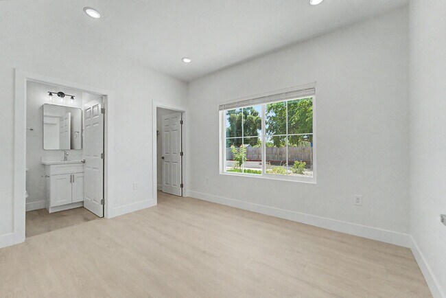 Building Photo - BRAND NEW 2 BEDROOM 2BATH