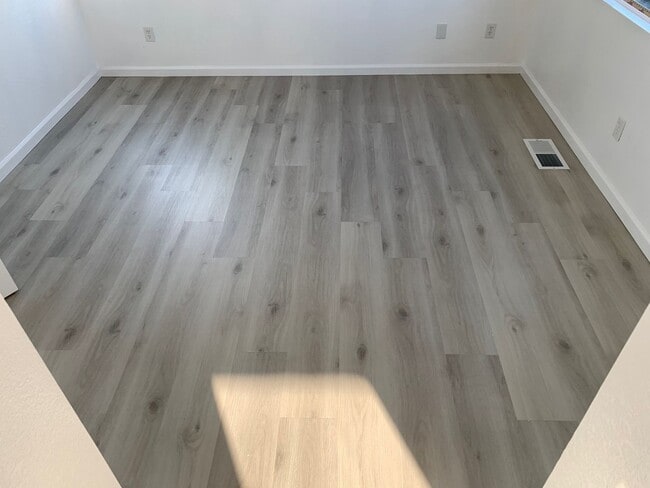 Building Photo - Full remodeled 4 bedroom 3 Bathroom home