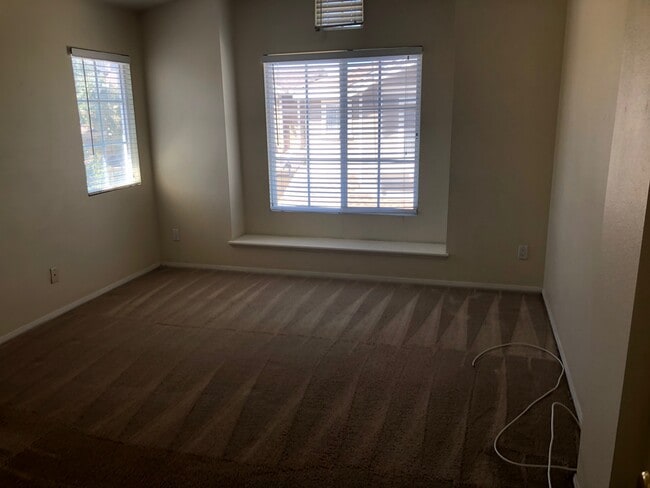 Master Bedroom - 460 Middlebury Ct