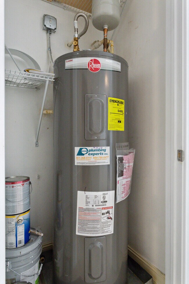 Building Photo - 12 SE 1st Ave