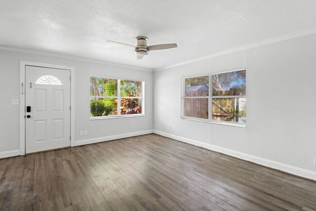 Building Photo - Home For Rent in St Petersburg!