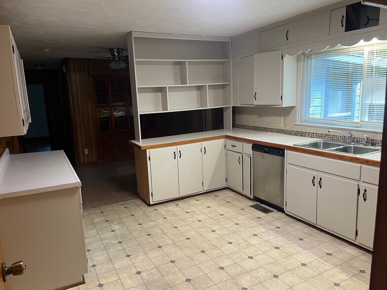 kitchen - 307 Forest Hills Dr