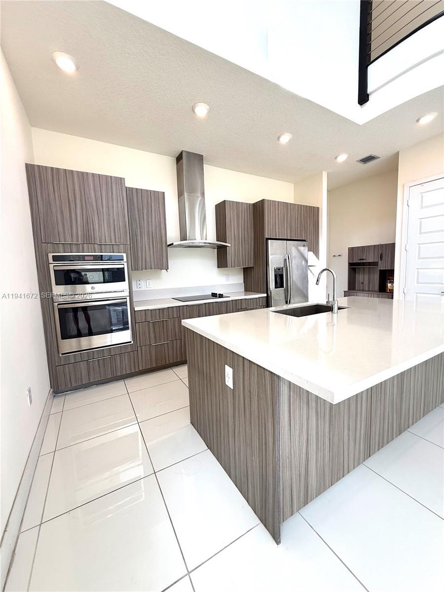 Building Photo - 8981 NW 154th Ter