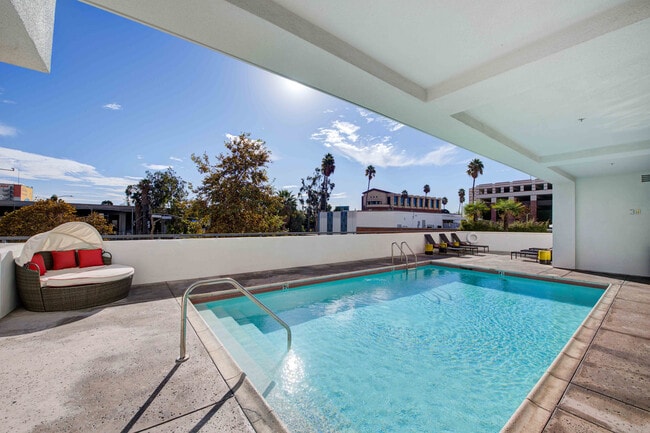 Building Photo - Icon Plaza