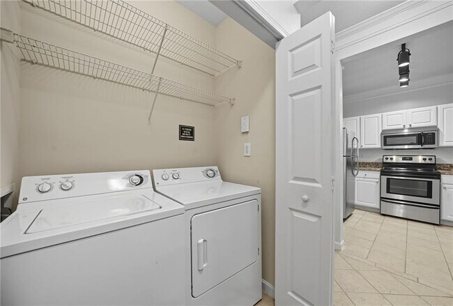 Building Photo - 1850 Cotillion Dr