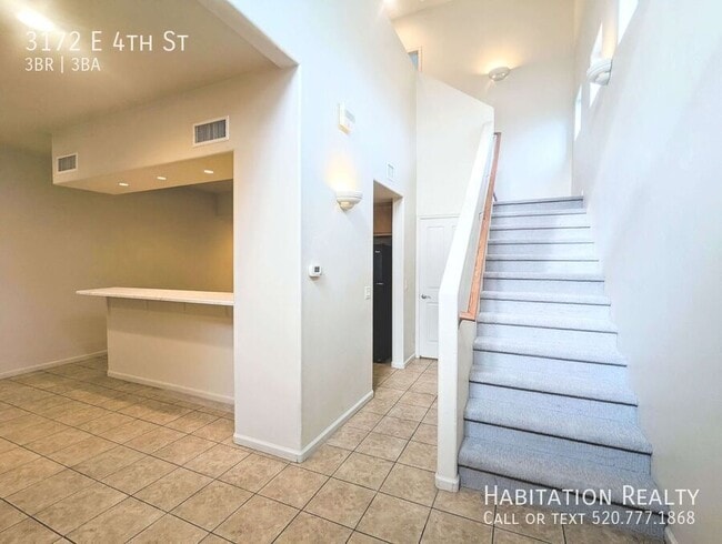 Building Photo - 3172 E 4th St