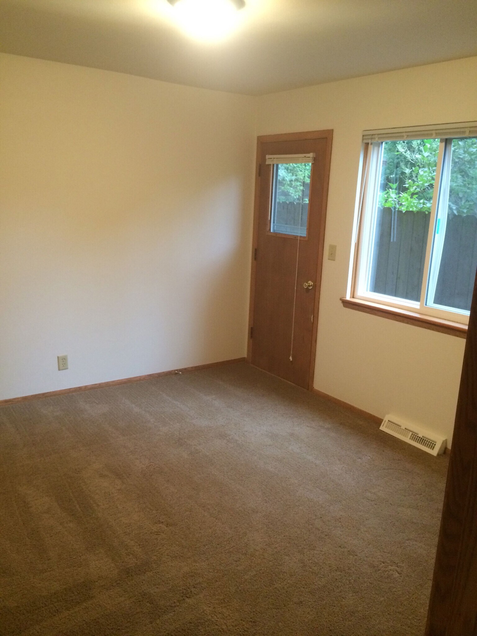 Building Photo - 214 S River St