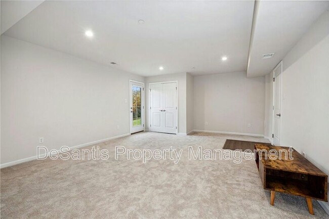 Building Photo - 416 Scharberry Ln