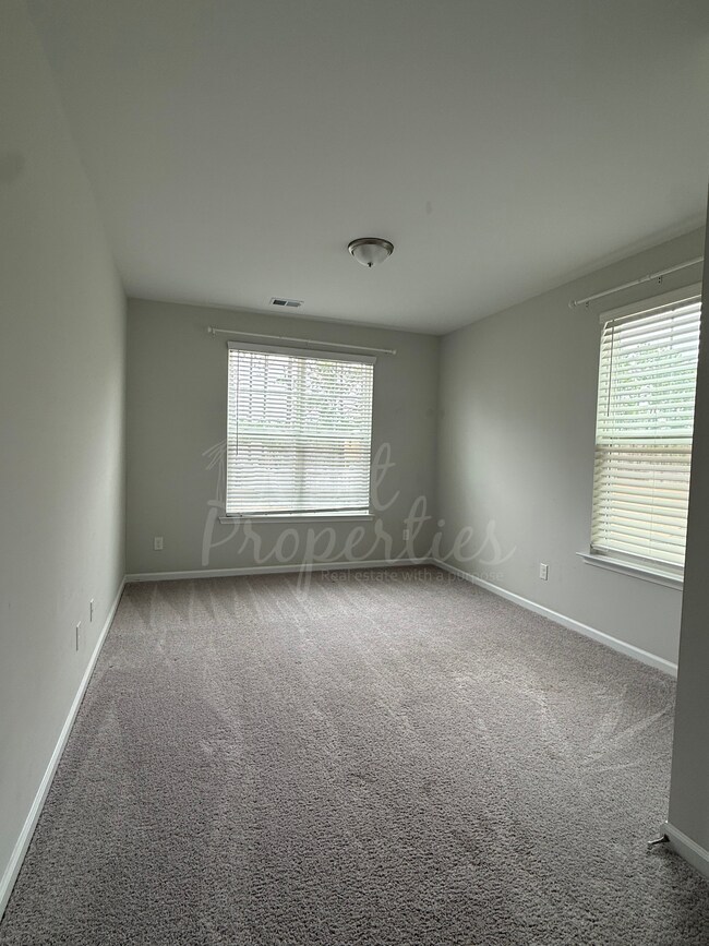 Building Photo - 143 Brockway Dr