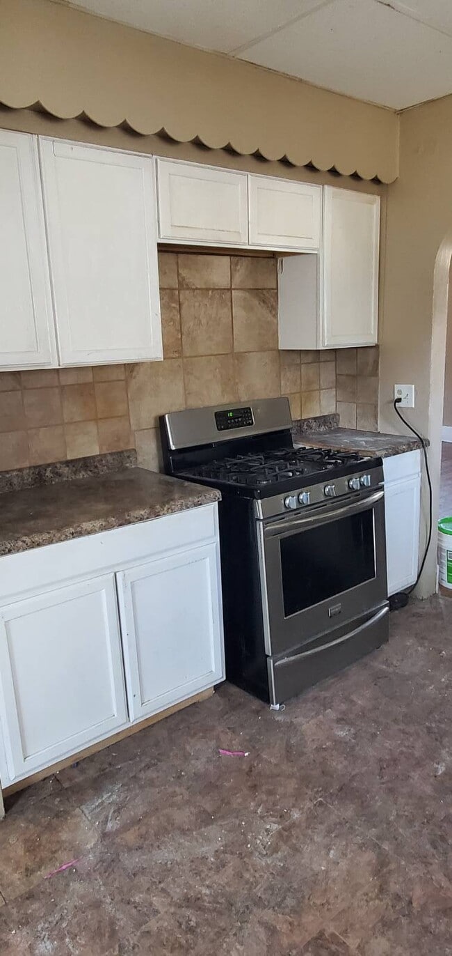 Building Photo - 1213 Woodland Ave SE