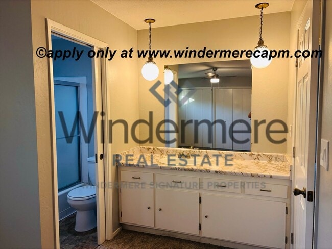 Building Photo - Charming 4 bedroom Home in Tahoe Park w/ EV Charger!!