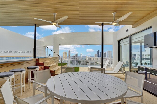 Building Photo - 4000 Island Blvd