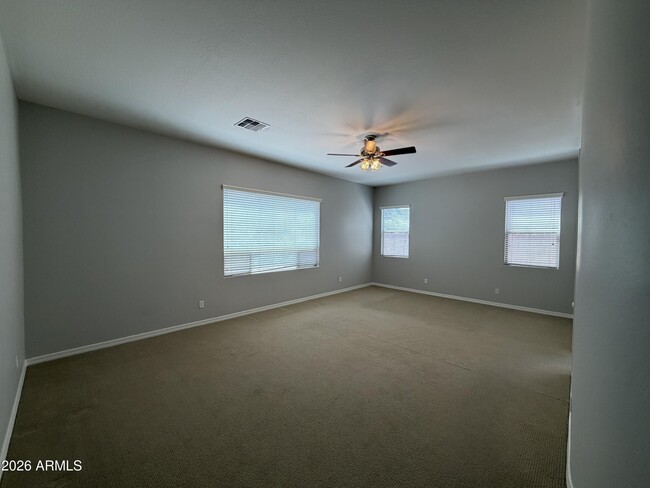 Building Photo - 2417 E Iris Dr