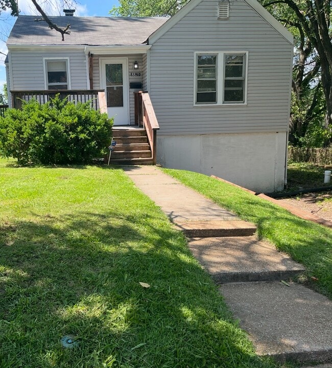 Building Photo - 8825 Tyrell Dr
