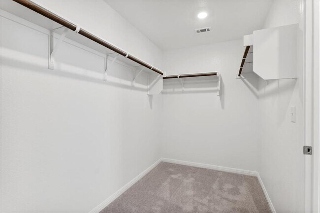 Building Photo - 5800 Beverly Pr Rd
