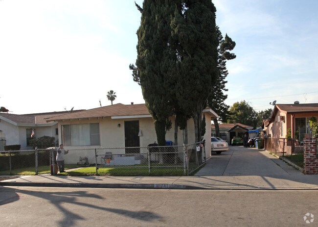 Primary Photo - 737-741 S Duncan Ave