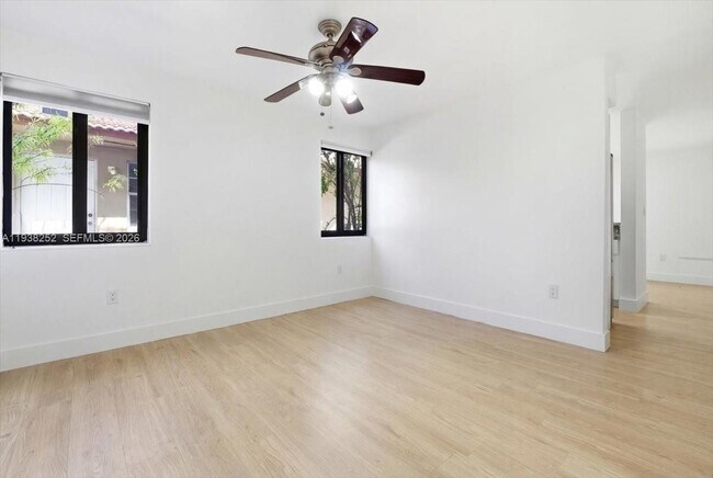 Building Photo - 3522 SW 25th St