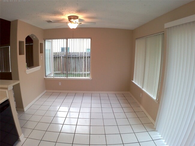 Building Photo - 12614 Day Hollow Ln