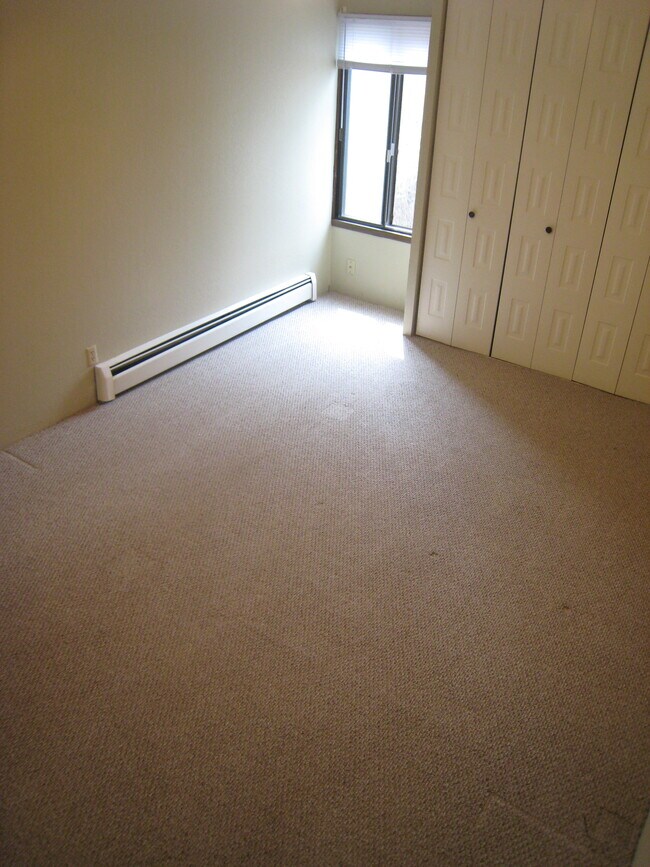Building Photo - 209 Royal Ct