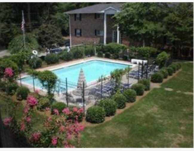 Building Photo - 315 Hilderbrand Dr