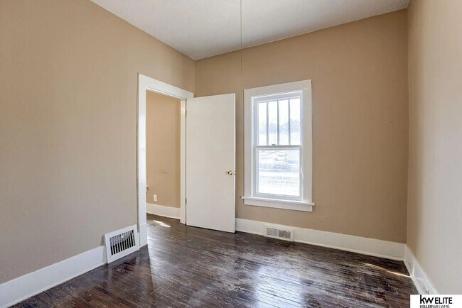 Building Photo - Charming  Home For Rent