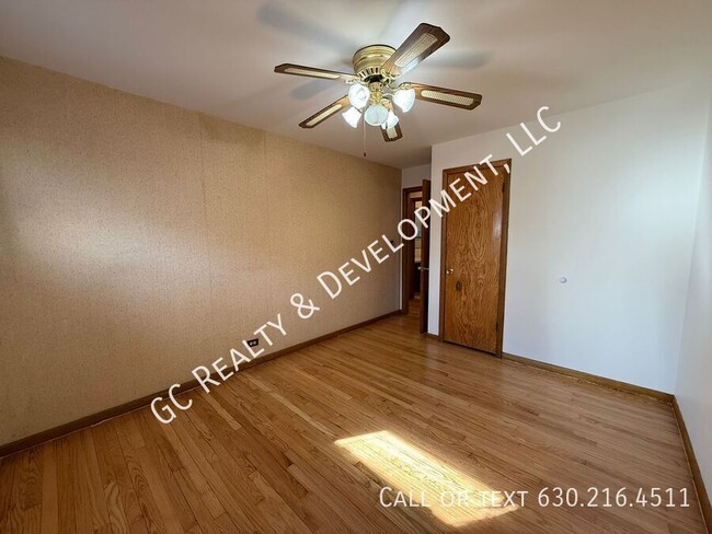 Building Photo - *** HEART OF ROSELLE / COMMUTER FRIENDLY /...