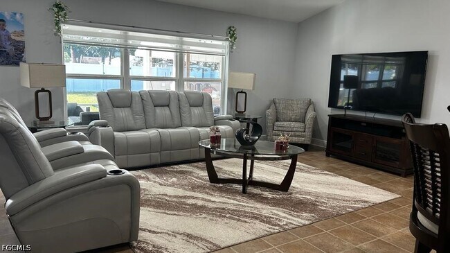 Building Photo - 180 SW Voltair Terrace