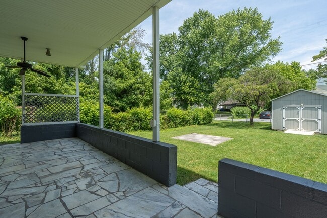 Building Photo - 3 bed and 1 bath house with fenced yard  in Johnson City