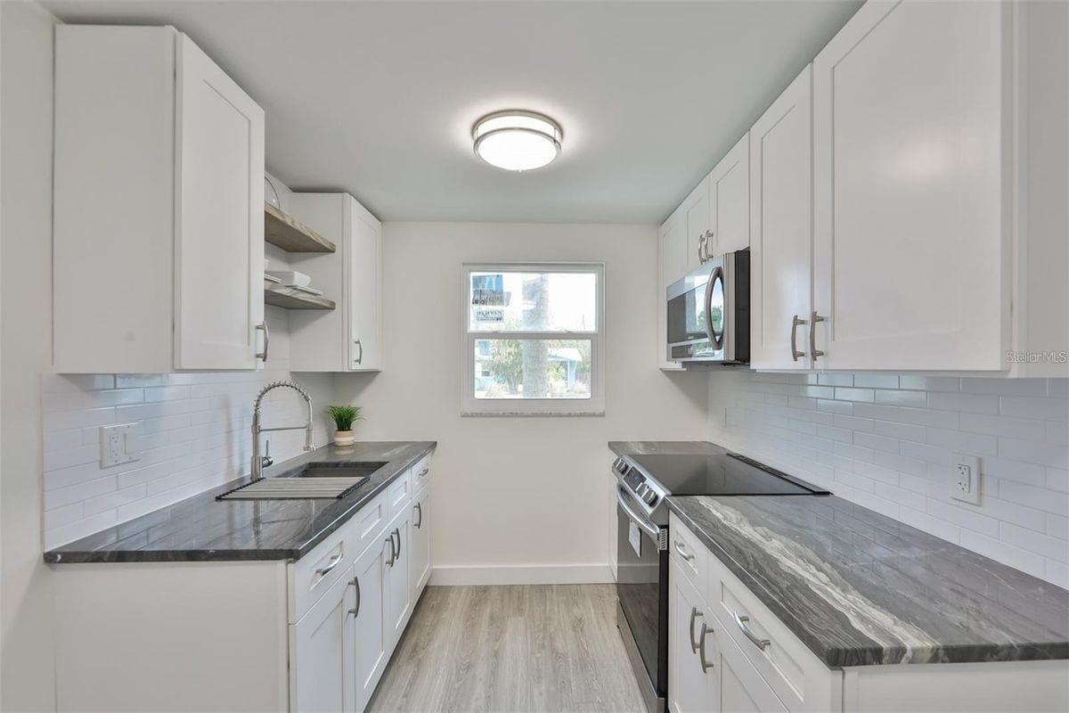 Building Photo - 2028 N Betty Ln