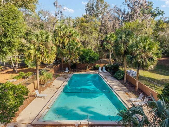 Building Photo - Spacious 3/3 townhome-style condo in Rockwood Villas with washer/dryer