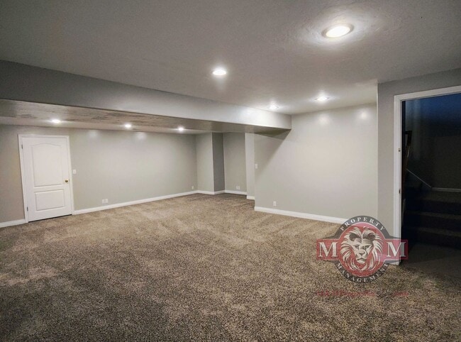 Building Photo - 5 BD 3 BA 2900 sq ft HOME IN DRAPER.