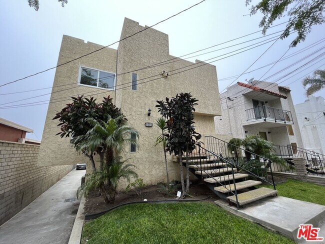 Building Photo - 517 N Francisca Ave