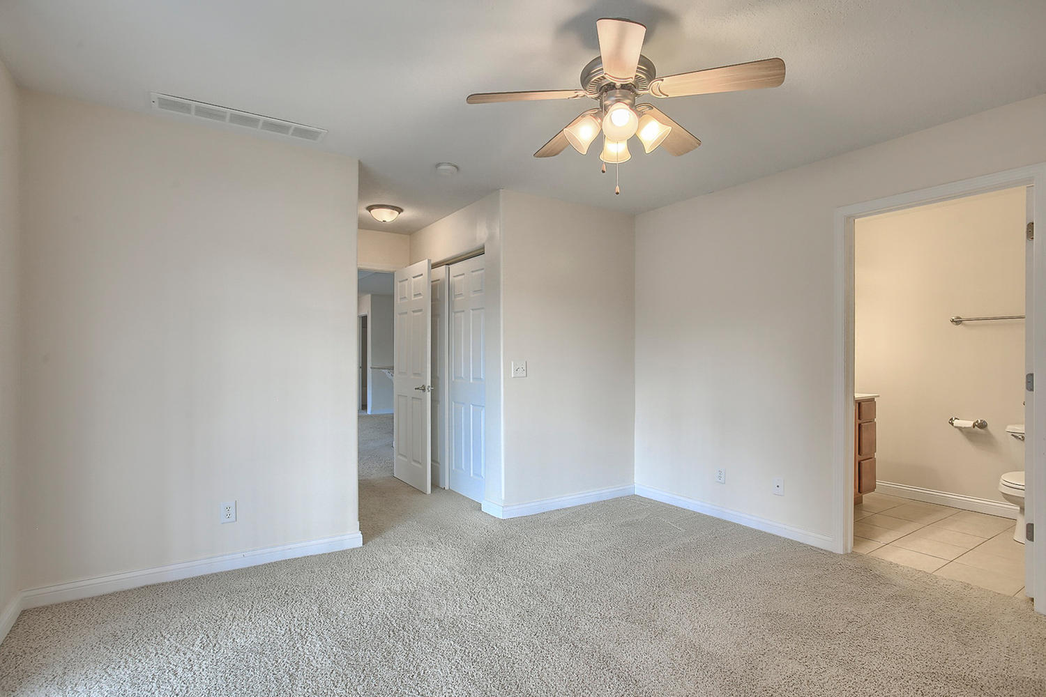 Building Photo - 703 N Prairie View Rd