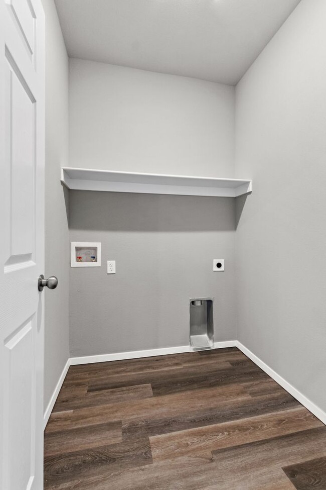 Building Photo - Spacious Home in Fayetteville!