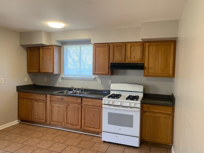 Building Photo - 8710 Dinkins St