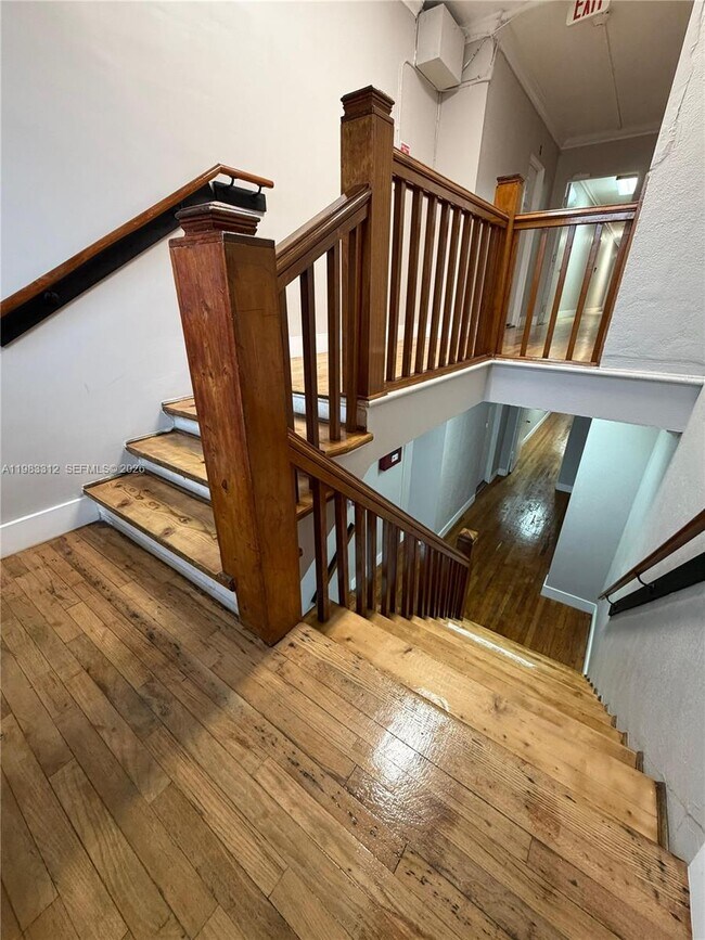 Building Photo - 7928 Harding Ave