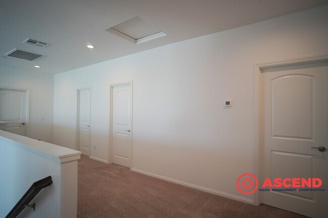 Building Photo - Beautiful 4-Bedroom Located In Highgate Co...