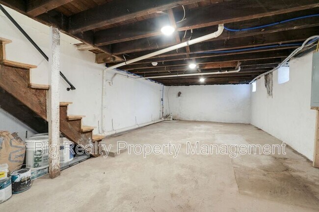 Building Photo - 228 Bridge St