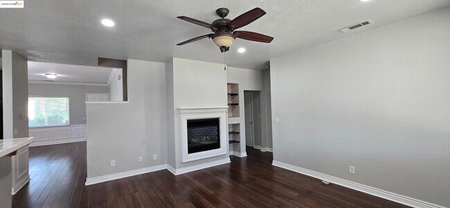 Building Photo - 462 Windwood Dr