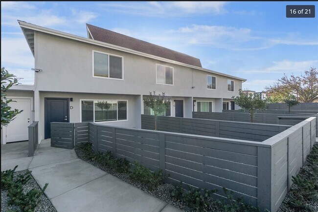 Building Photo - 1024 Mission Dr