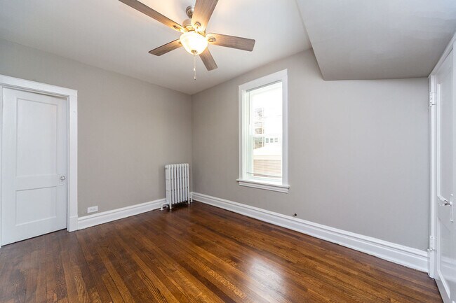 Building Photo - 2037 W Estes Ave