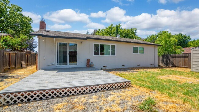 Building Photo - 1661 California Dr