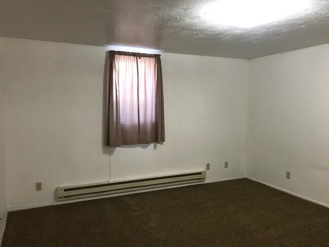 Building Photo - 588 L St