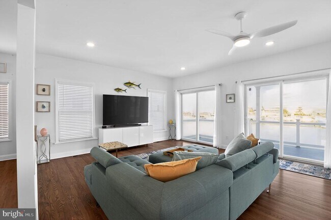 Building Photo - 739 N Massachusetts Ave