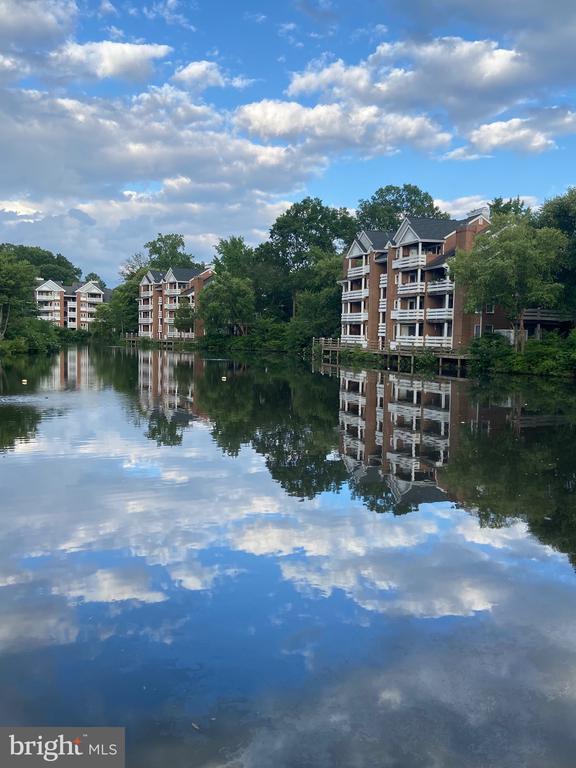 Building Photo - 7604 Lakeside Village Dr