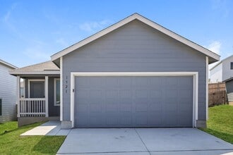 Building Photo - 1521 Pile Trl