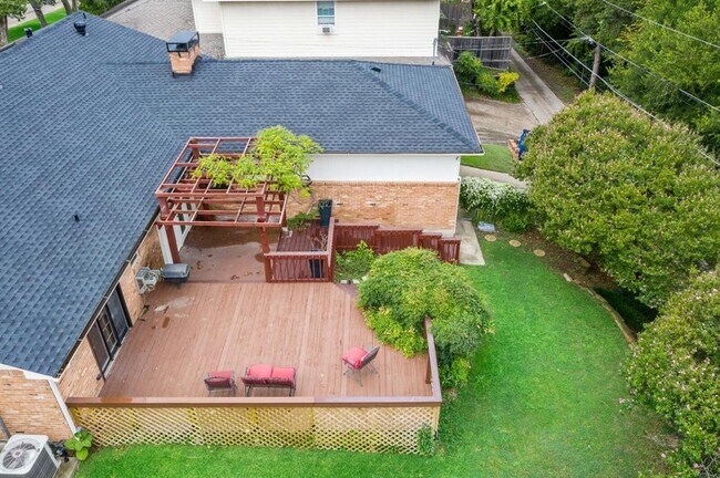 Building Photo - 11005 Carissa Dr