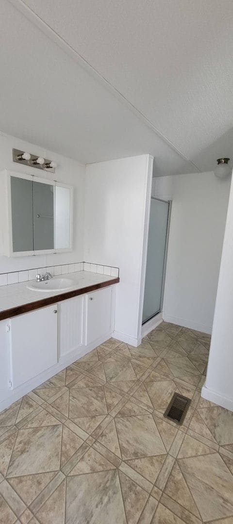 Building Photo - Ready to Move in